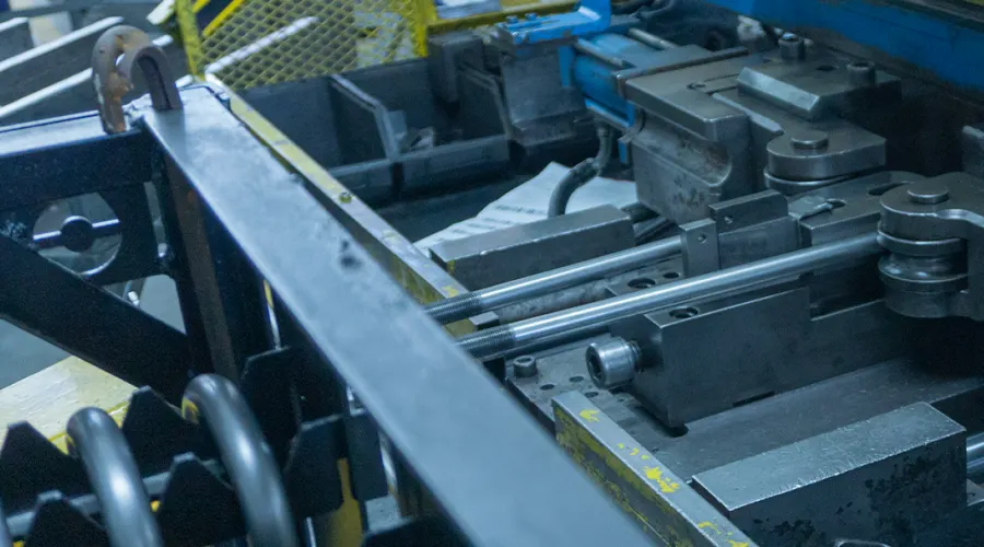Processo industrial de dobra de fixadores